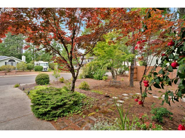 2270 UPAS Pl, Florence, OR 97439