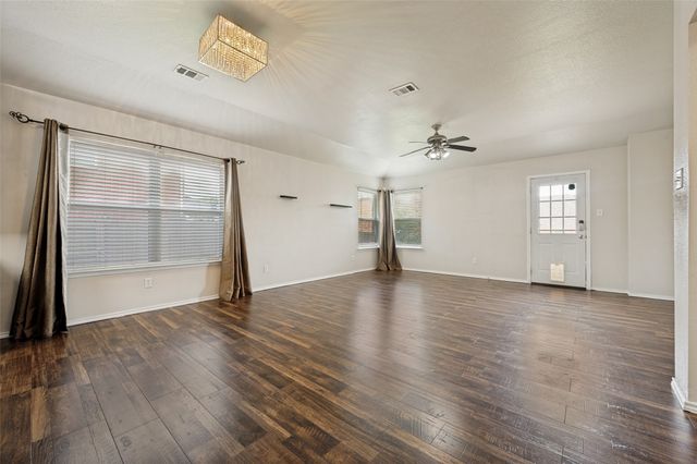 1339 4th Street, Grand Prairie, TX 75051
