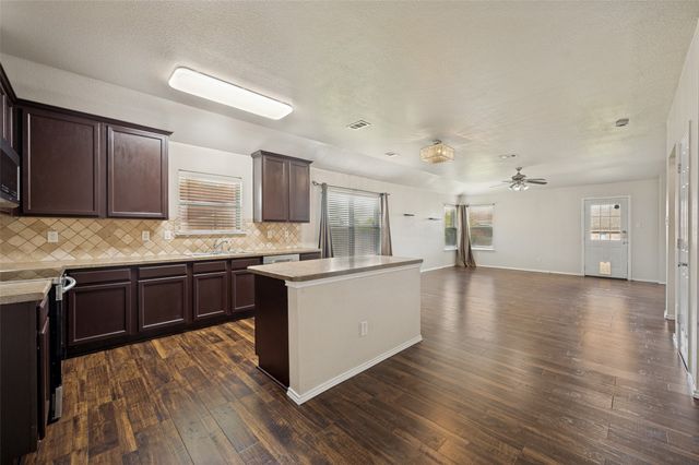 1339 4th Street, Grand Prairie, TX 75051