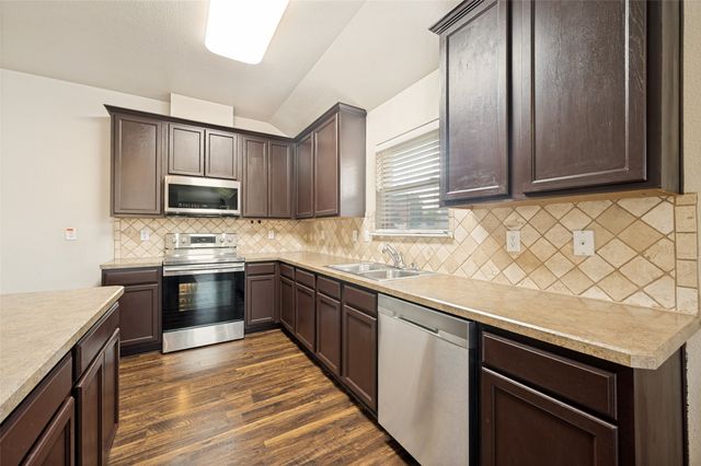 1339 4th Street, Grand Prairie, TX 75051