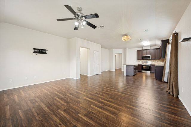 1339 4th Street, Grand Prairie, TX 75051