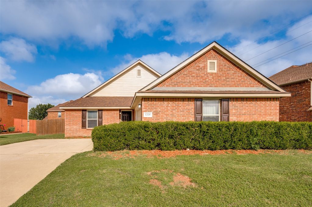 1339 4th Street, Grand Prairie, TX 75051