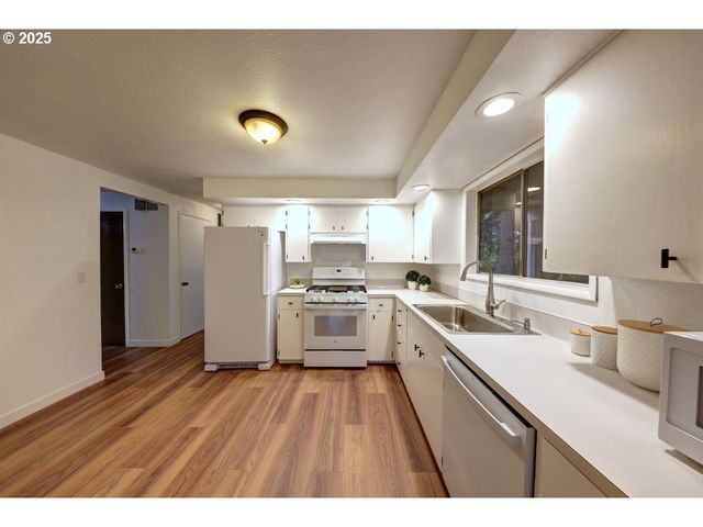 92201 CREST Dr, Astoria, OR 97103