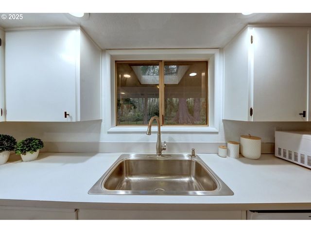 92201 CREST Dr, Astoria, OR 97103