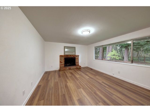 92201 CREST Dr, Astoria, OR 97103