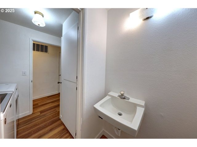 92201 CREST Dr, Astoria, OR 97103