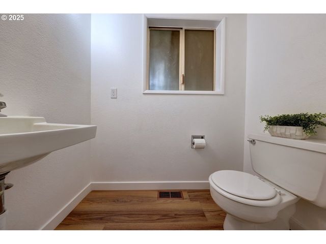 92201 CREST Dr, Astoria, OR 97103