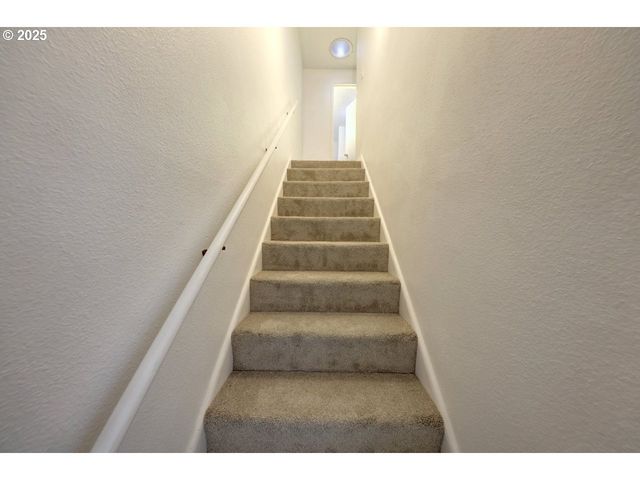 92201 CREST Dr, Astoria, OR 97103