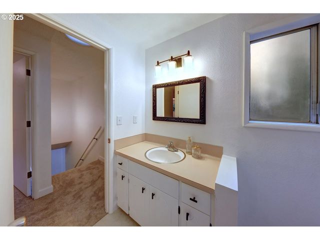 92201 CREST Dr, Astoria, OR 97103