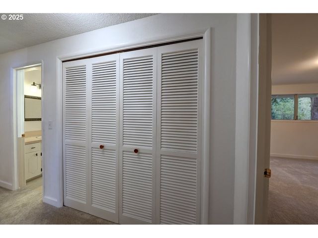 92201 CREST Dr, Astoria, OR 97103