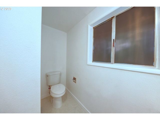 92201 CREST Dr, Astoria, OR 97103