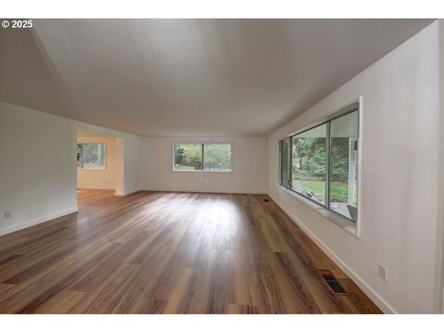 92201 CREST Dr, Astoria, OR 97103