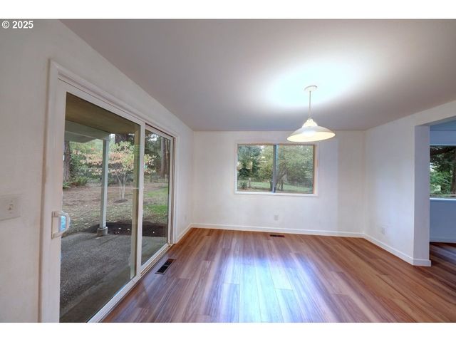 92201 CREST Dr, Astoria, OR 97103