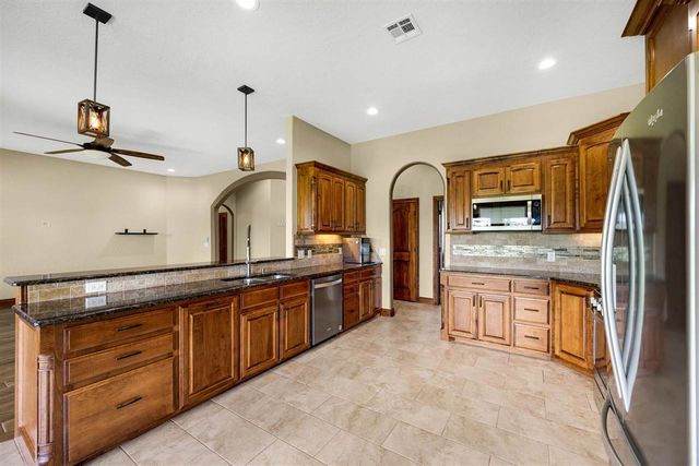 1210 NW Gray Hawk Dr, Lawton, OK 73507