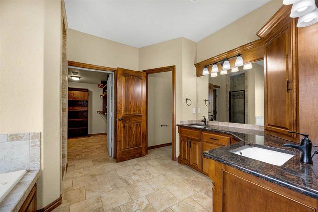 1210 NW Gray Hawk Dr, Lawton, OK 73507