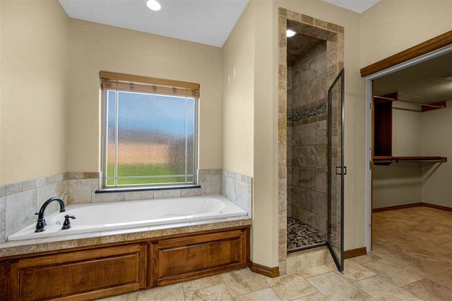 1210 NW Gray Hawk Dr, Lawton, OK 73507