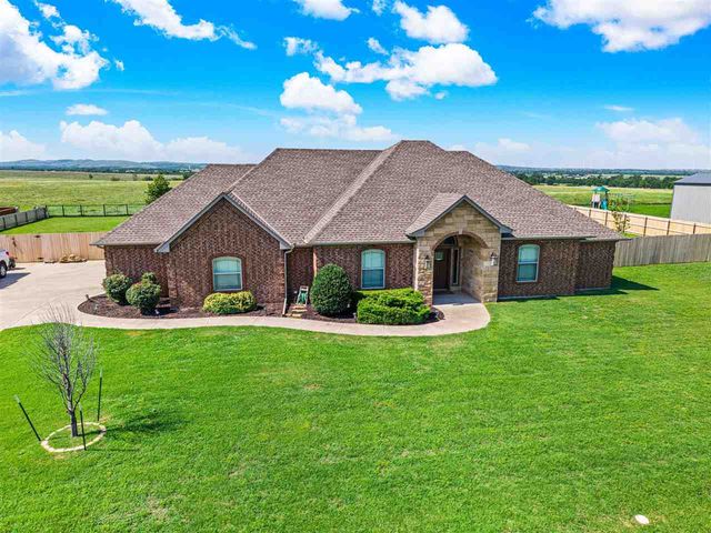 1210 NW Gray Hawk Dr, Lawton, OK 73507