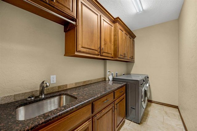 1210 NW Gray Hawk Dr, Lawton, OK 73507
