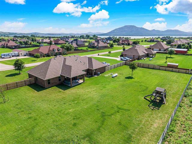 1210 NW Gray Hawk Dr, Lawton, OK 73507