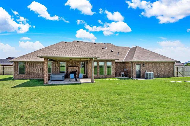 1210 NW Gray Hawk Dr, Lawton, OK 73507