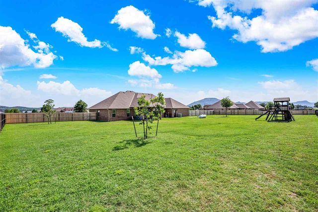 1210 NW Gray Hawk Dr, Lawton, OK 73507