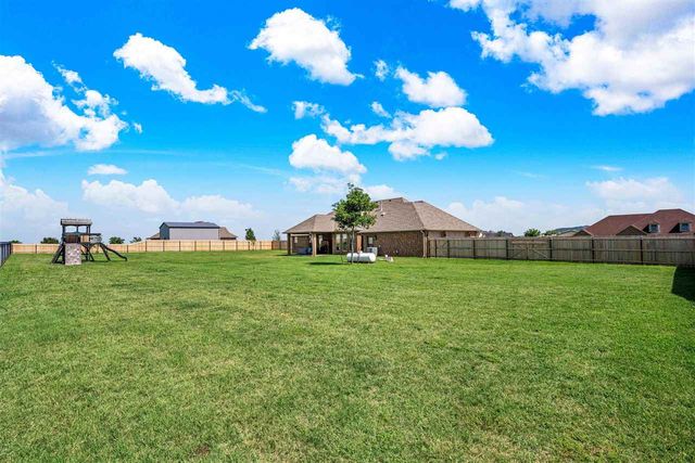 1210 NW Gray Hawk Dr, Lawton, OK 73507