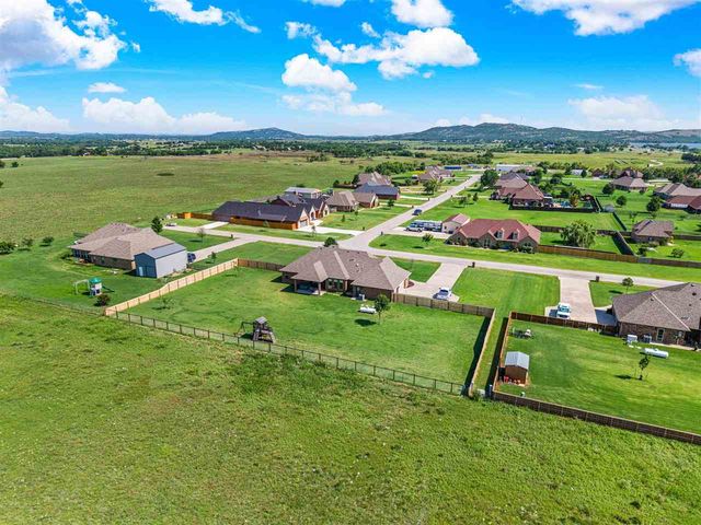 1210 NW Gray Hawk Dr, Lawton, OK 73507
