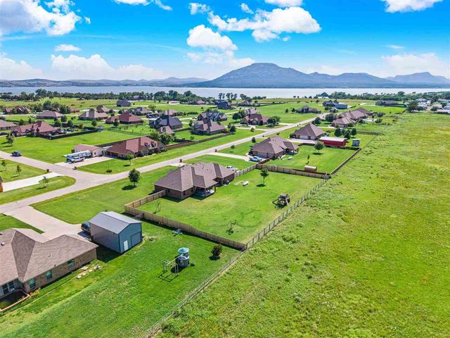 1210 NW Gray Hawk Dr, Lawton, OK 73507