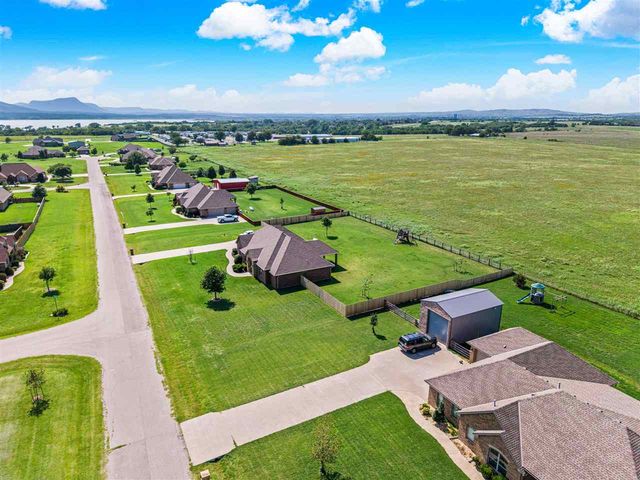 1210 NW Gray Hawk Dr, Lawton, OK 73507