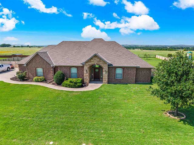 1210 NW Gray Hawk Dr, Lawton, OK 73507