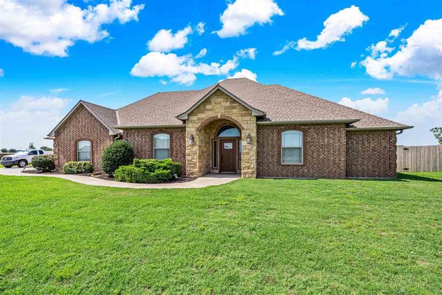 1210 NW Gray Hawk Dr, Lawton, OK 73507