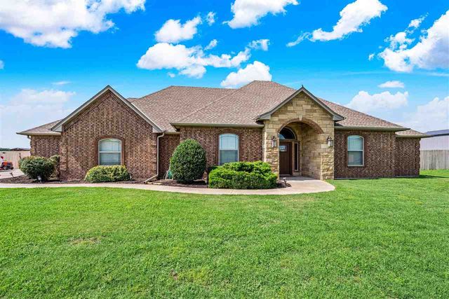 1210 NW Gray Hawk Dr, Lawton, OK 73507