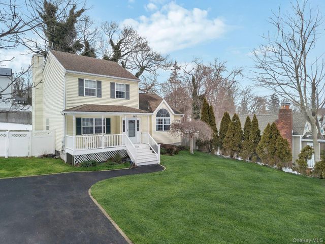 83 Friendship Drive, Rocky Point, NY 11778