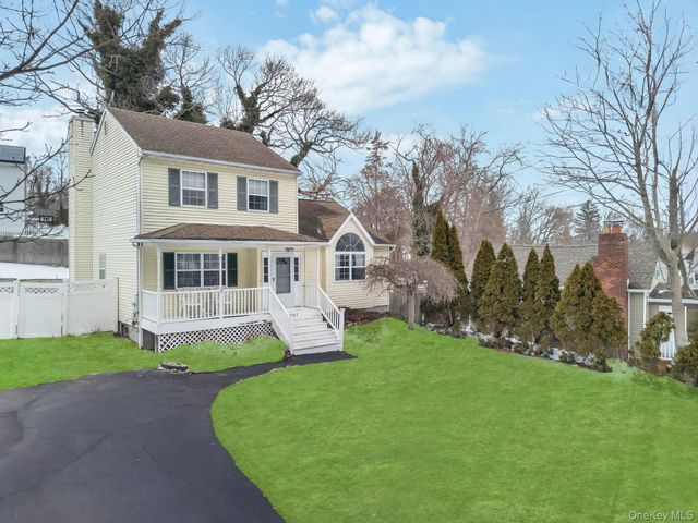 83 Friendship Drive, Rocky Point, NY 11778