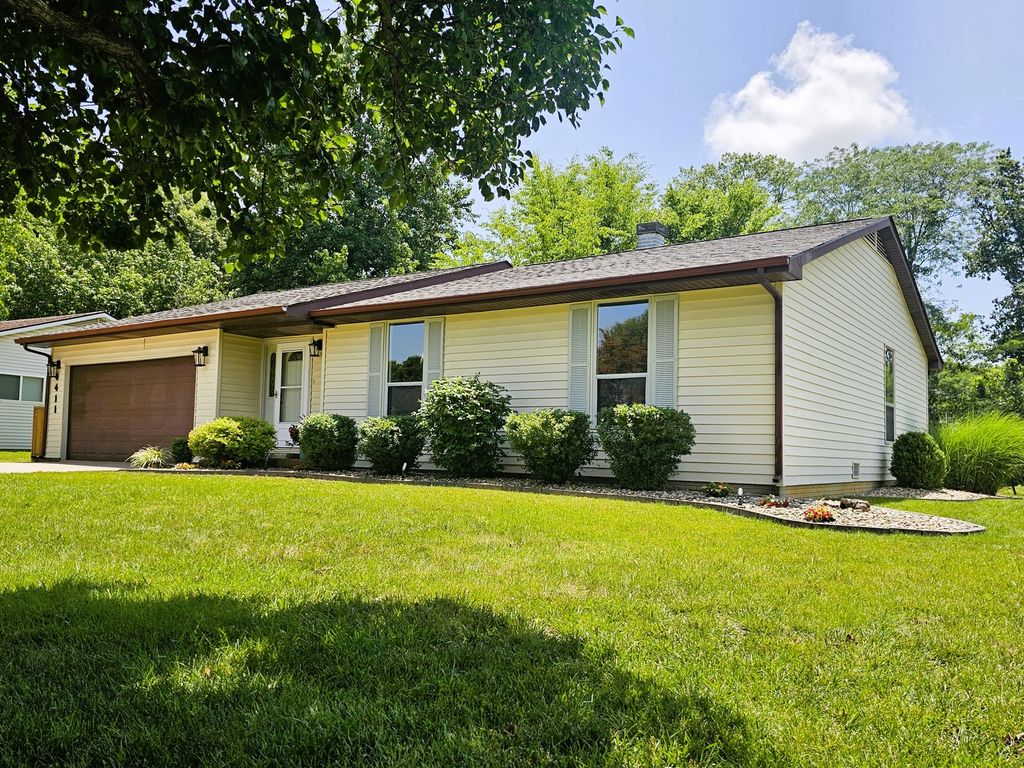 Image 1 of property listing at 4411 Woodglen Lane, Mt Vernon, IL 62864