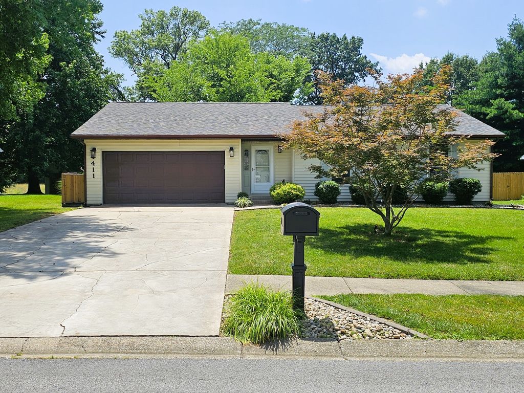 Image 2 of property listing at 4411 Woodglen Lane, Mt Vernon, IL 62864