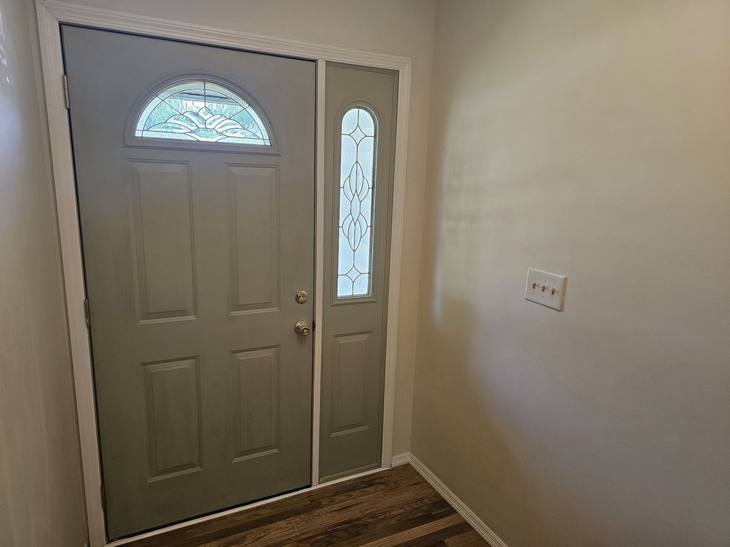 Image 12 of property listing at 4411 Woodglen Lane, Mt Vernon, IL 62864
