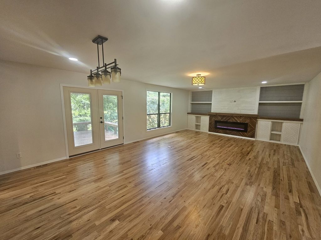 Image 16 of property listing at 4411 Woodglen Lane, Mt Vernon, IL 62864