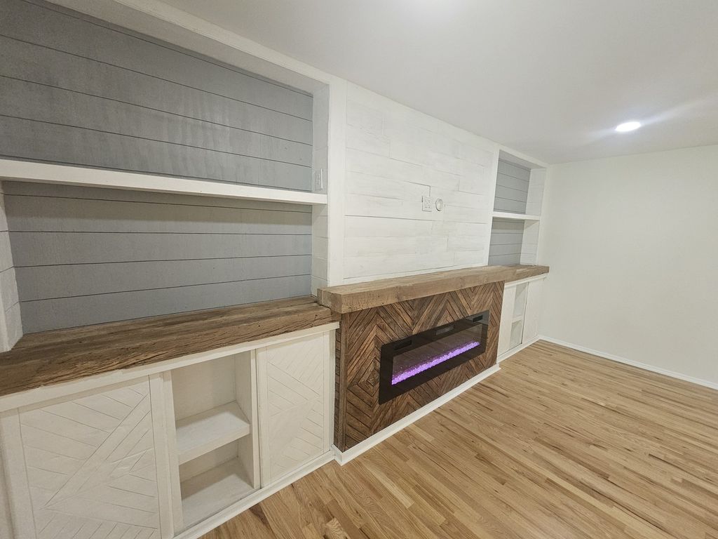 Image 18 of property listing at 4411 Woodglen Lane, Mt Vernon, IL 62864