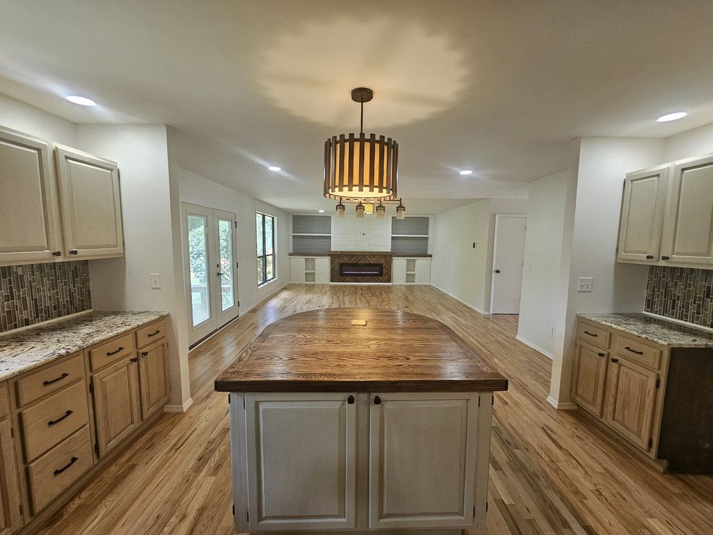 Image 19 of property listing at 4411 Woodglen Lane, Mt Vernon, IL 62864