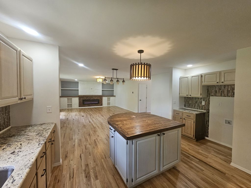 Image 21 of property listing at 4411 Woodglen Lane, Mt Vernon, IL 62864