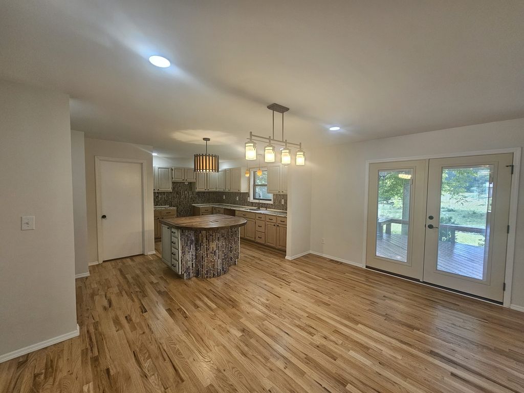 Image 23 of property listing at 4411 Woodglen Lane, Mt Vernon, IL 62864