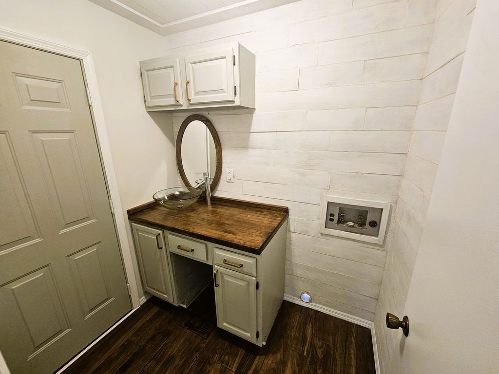 Image 26 of property listing at 4411 Woodglen Lane, Mt Vernon, IL 62864