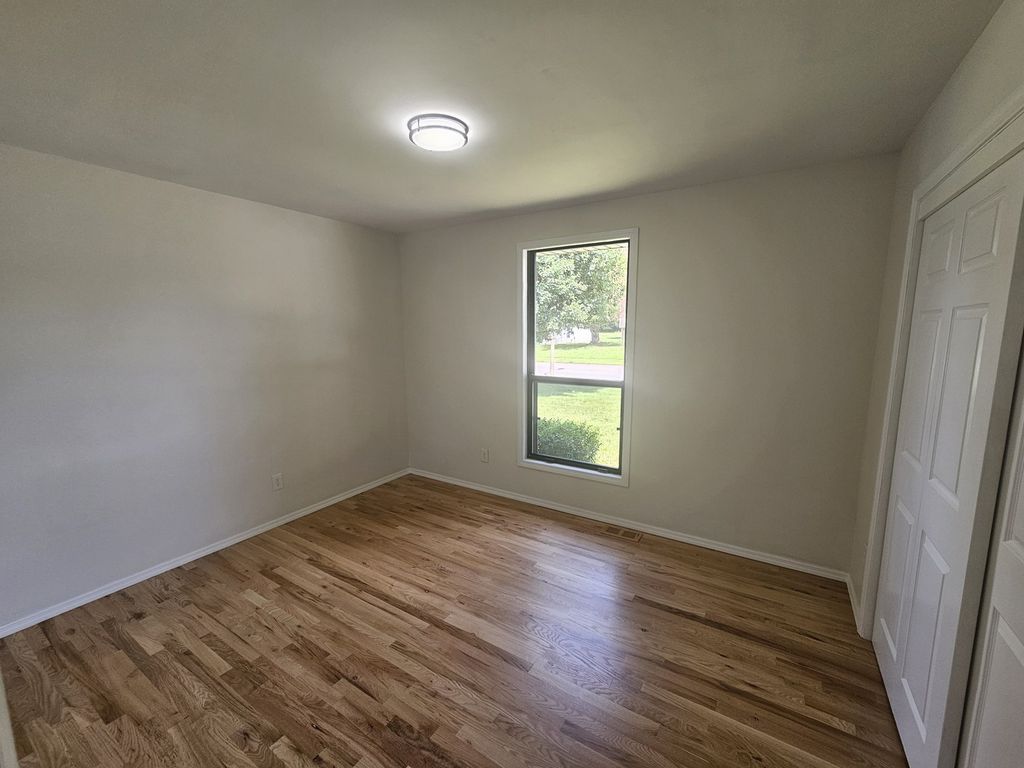 Image 27 of property listing at 4411 Woodglen Lane, Mt Vernon, IL 62864