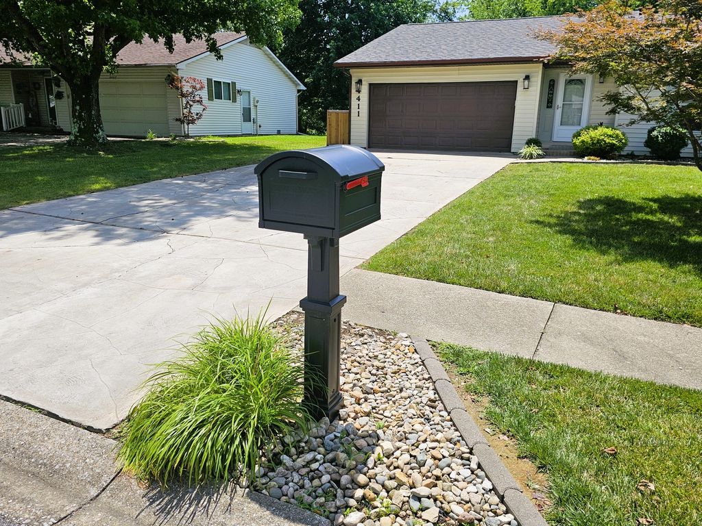 Image 4 of property listing at 4411 Woodglen Lane, Mt Vernon, IL 62864