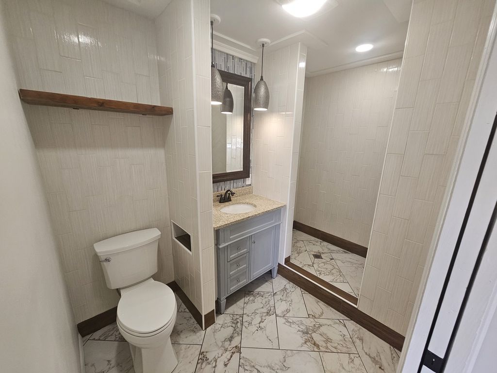 Image 38 of property listing at 4411 Woodglen Lane, Mt Vernon, IL 62864