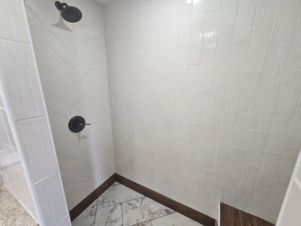 Image 41 of property listing at 4411 Woodglen Lane, Mt Vernon, IL 62864