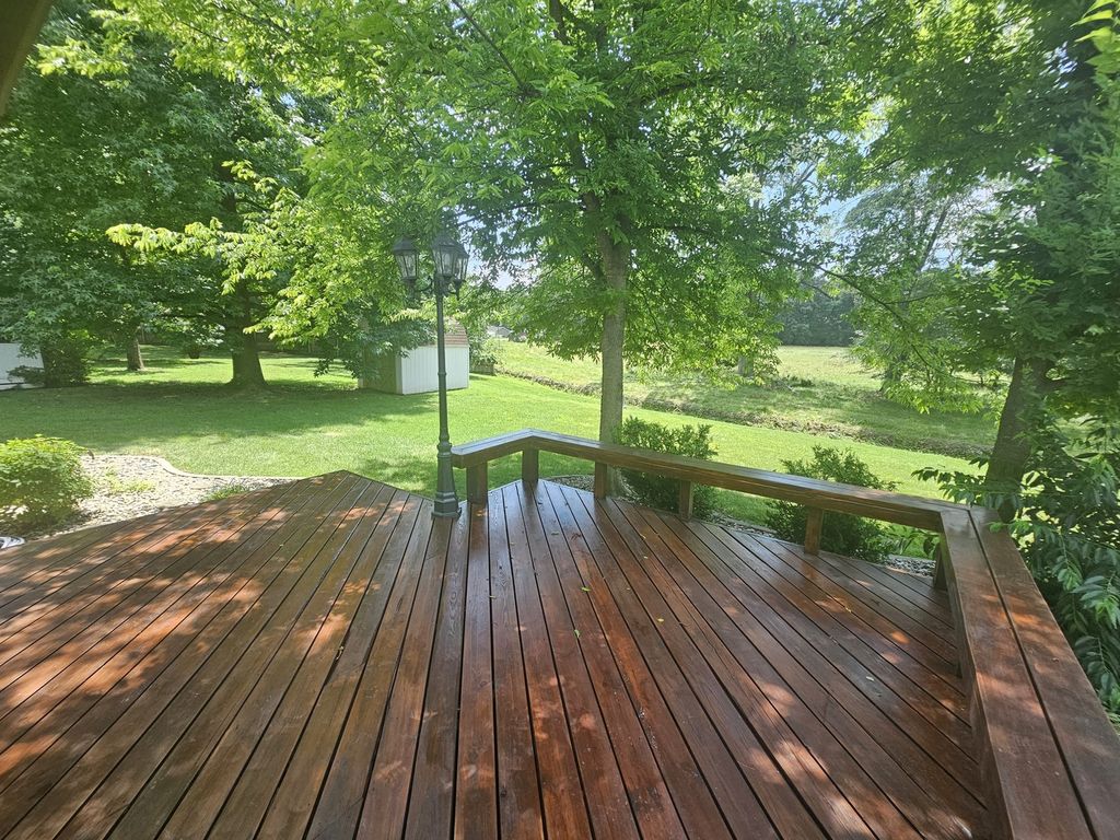 Image 9 of property listing at 4411 Woodglen Lane, Mt Vernon, IL 62864