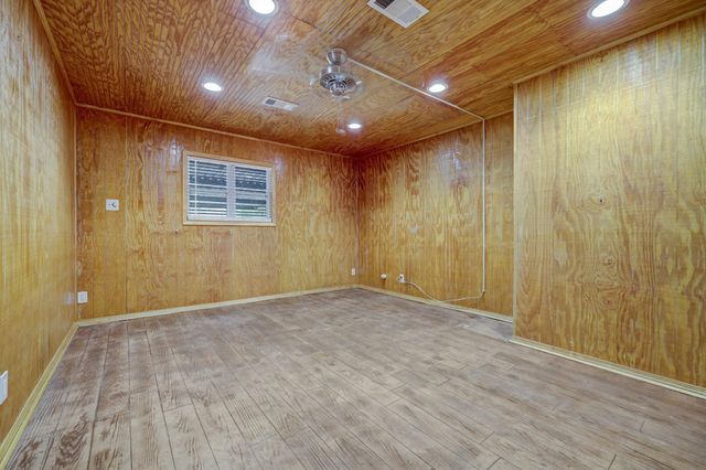 5819 Anaqua Drive, Houston, TX 77092