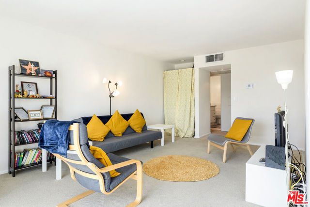 970 Palm Avenue 215, West Hollywood, CA 90069